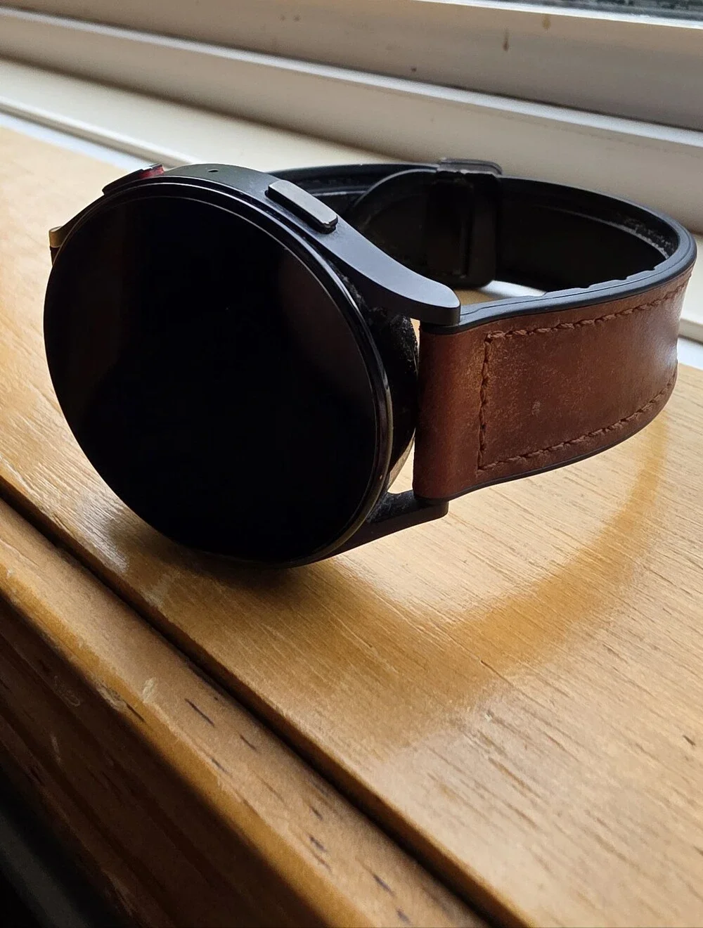 Black Smartwatch 5 LTE Capable with Brown Leather Band